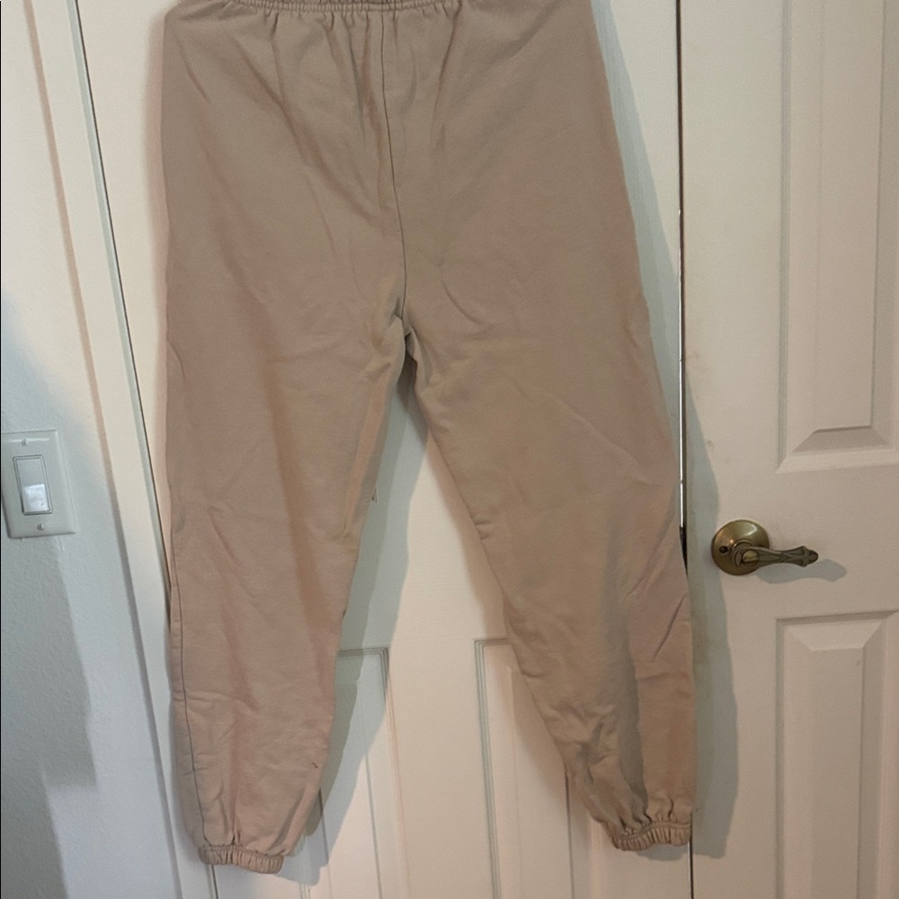 ALO Yoga Men's Camel Joggers - Picture 5 of 6